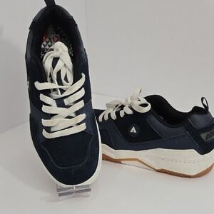 : Airwalk Navy & White Low Top Sneakers‎ – Boys Size 5